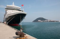 Cunard's Queen Elizabeth in dock - image by Gary Bembridge