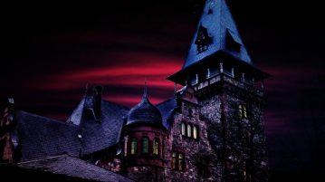 Scary Tourism: Ghosts, Ghouls and Haunted Castles haunted house